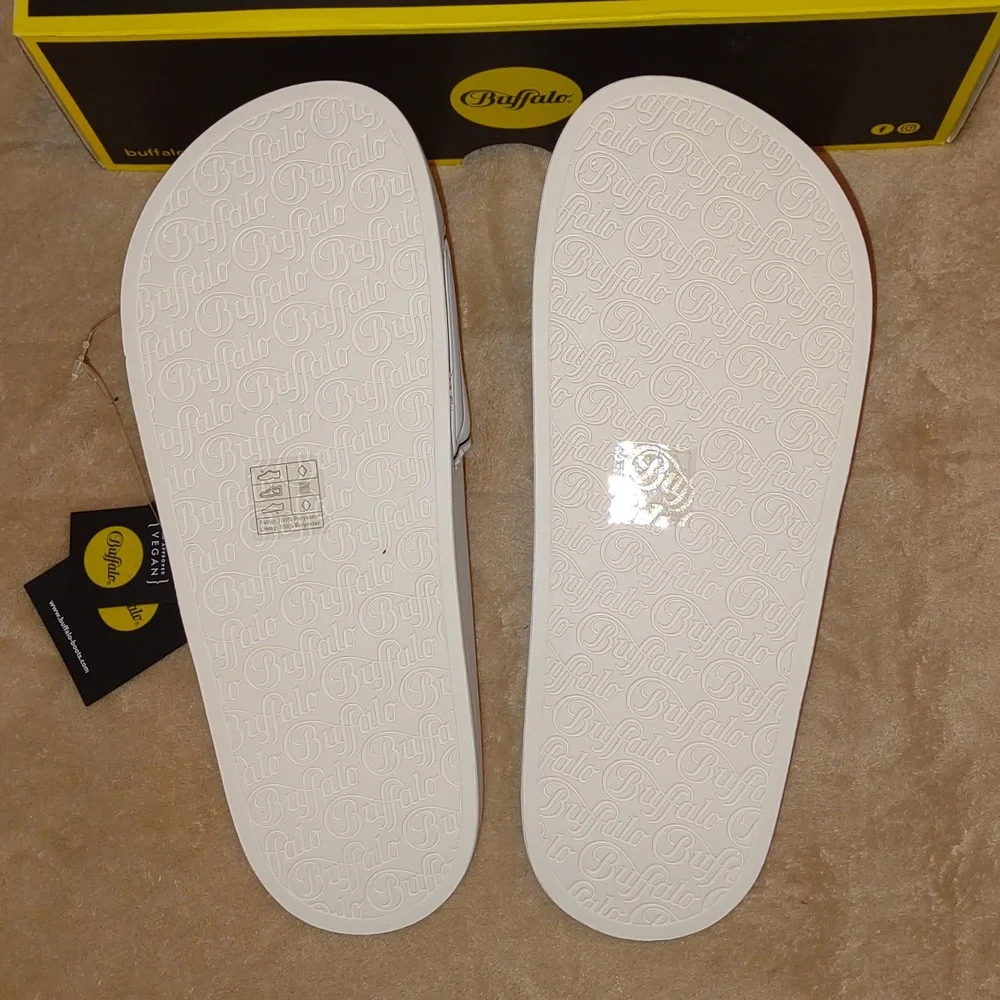 ๐ฃBUFFALO ๐ฎWhite Riley Slides "Love Life"footwear - Picture 12 of 15